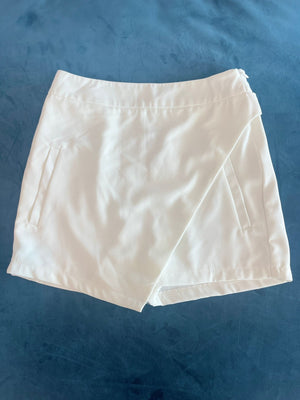 White asimetrical Skort