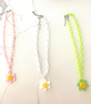 Smiley face flower necklace