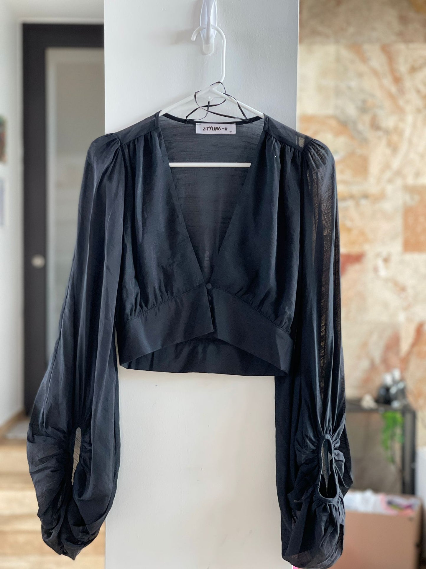 Balloon sleeves v-neck crop top